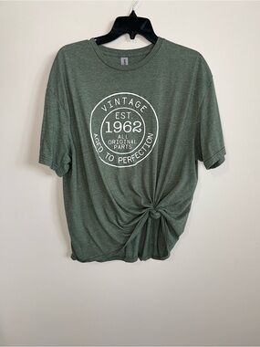 Gildan Olive Green Softstyle Graphic Tee - Vintage 1962
